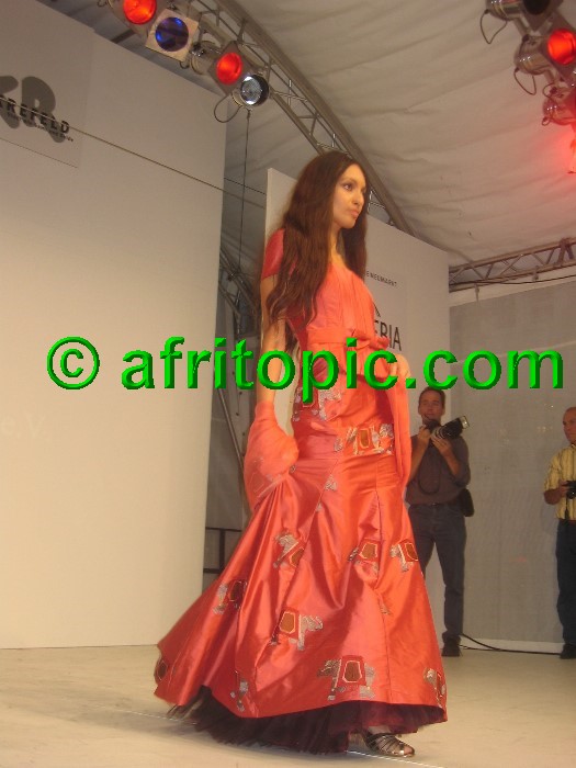 ../Images/Krefeld-Strssenmodenschau-2005 689.jpg